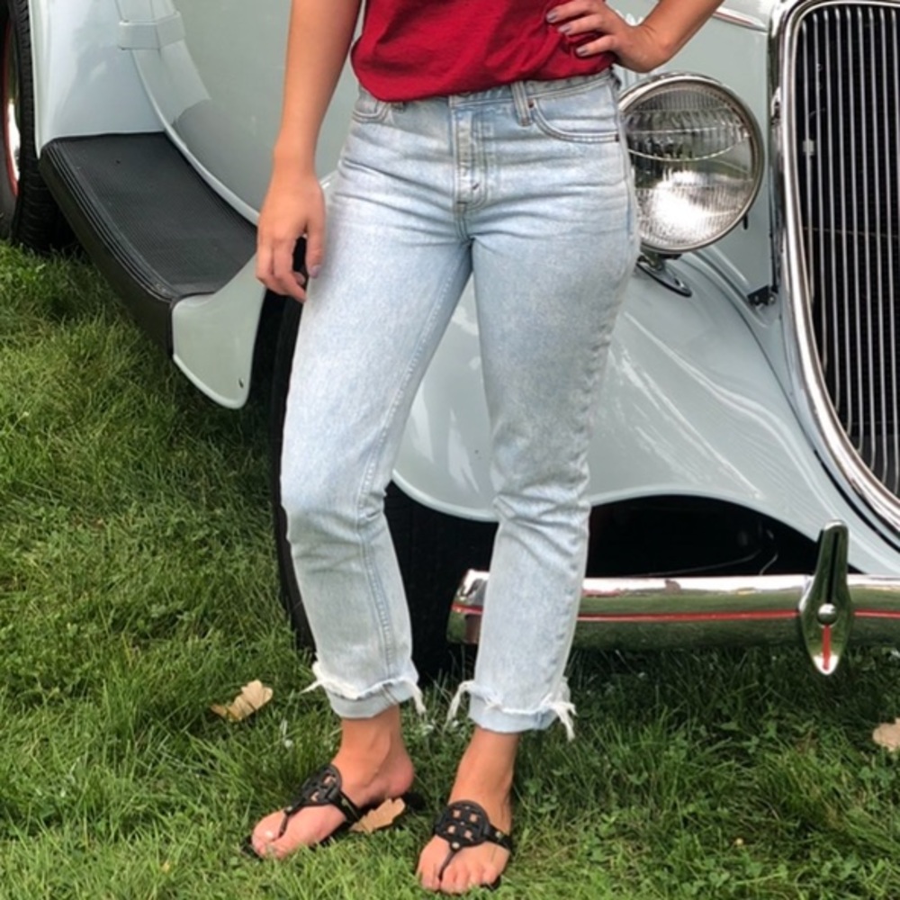 Abercrombie & Fitch High Rise Mom Jeans